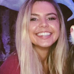 Meet your Posher, Caroline